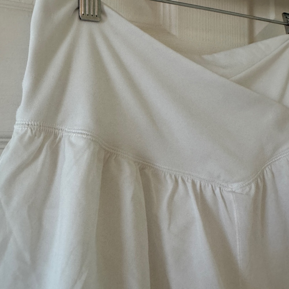 Offline by Aerie White Crossover Skirted Active Skort Size L EUC - Picture 6 of 13